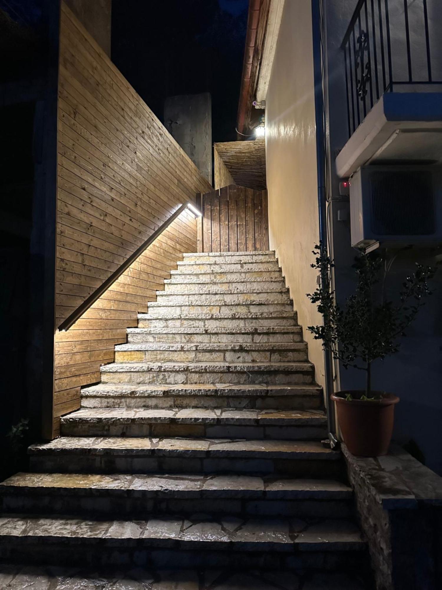4 Mountain Hills Hotel Mega Chorio Exterior photo